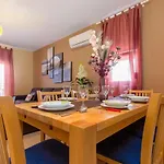 Апартаменты Nikolina Seaview *
