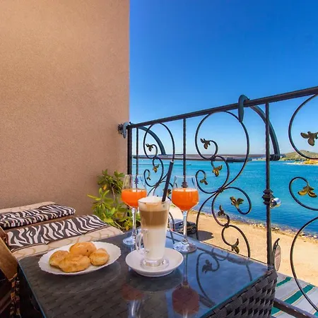 Nikolina Seaview Daire