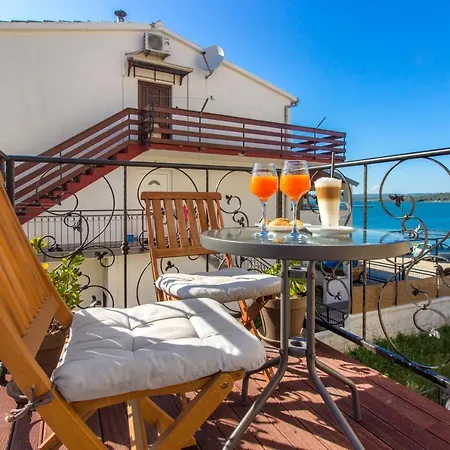 Nikolina Seaview Apartman *