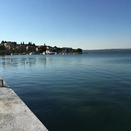 Nikolina Seaview *