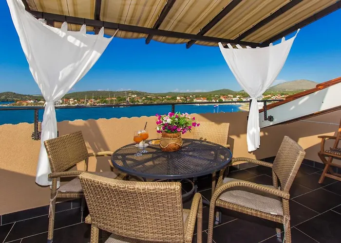 Nikolina Seaview Apartment *