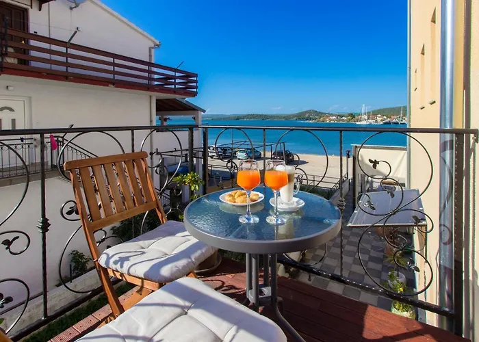 Nikolina Seaview Apartment *