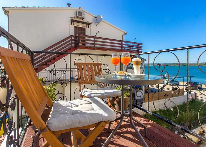 Nikolina Seaview Apartment *