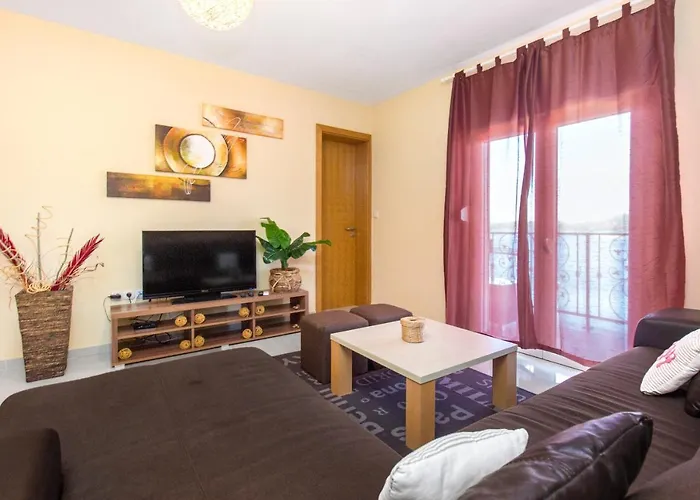 Nikolina Seaview Apartment *