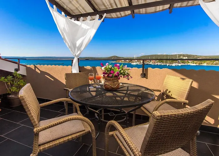 Nikolina Seaview * Σίμπενικ