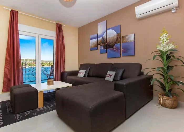 Nikolina Seaview Σίμπενικ